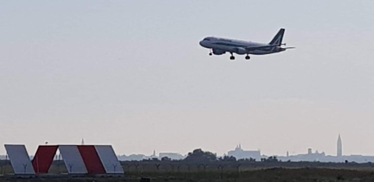 B&B "Gabriel&Melissa" Airport View - Nuova - Ristrutturato Gennaio 2022 Tessera Dış mekan fotoğraf